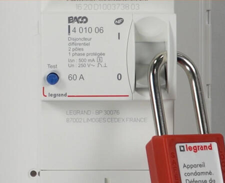 securite disjoncteur cadenas 700x570