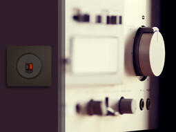 Comment poser et raccorder une prise haut-parleur