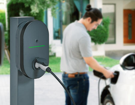 borne homme recharge voiture 450x350