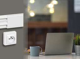 Installer une prise de courant et une prise RJ45 multimédia sur une moulure électrique