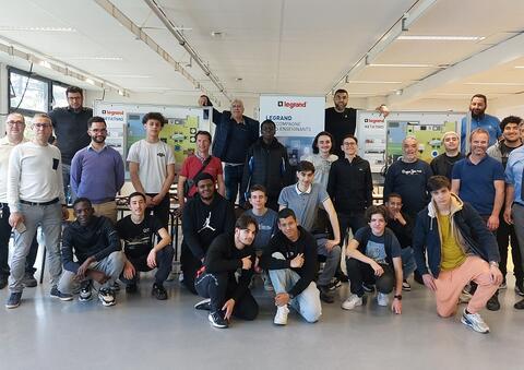 Evénement Challenge Lyon en partenariat au Lycée Edmont Labbé à Oullins : les tableaux connectés
