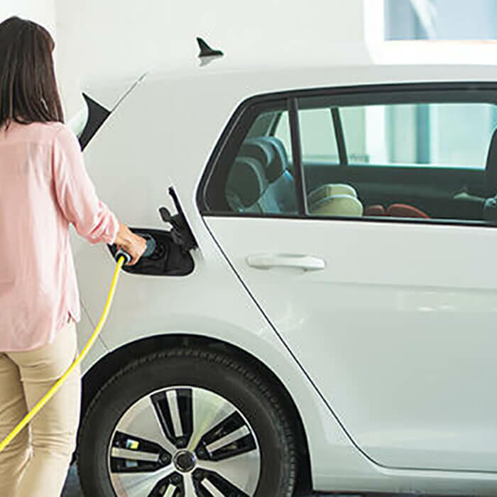 Comment et à quel prix recharger une voiture électrique en maison  individuelle ? - Les Numériques