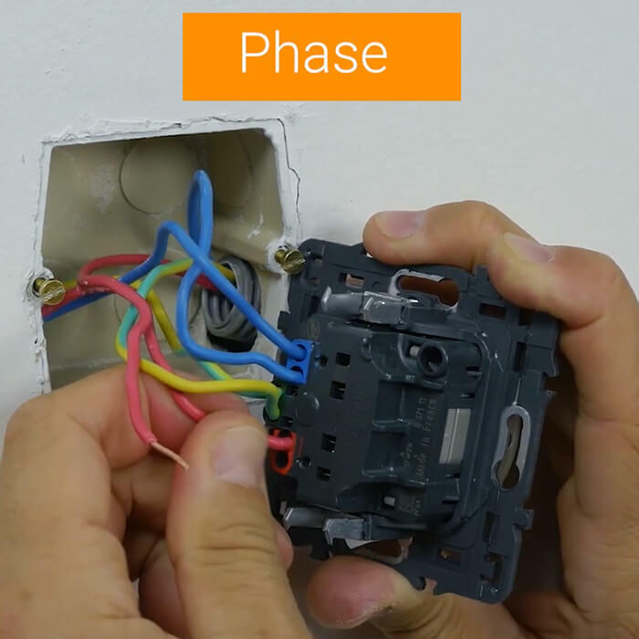 Comment brancher la phase et le neutre sur une prise électrique ? -  particulier